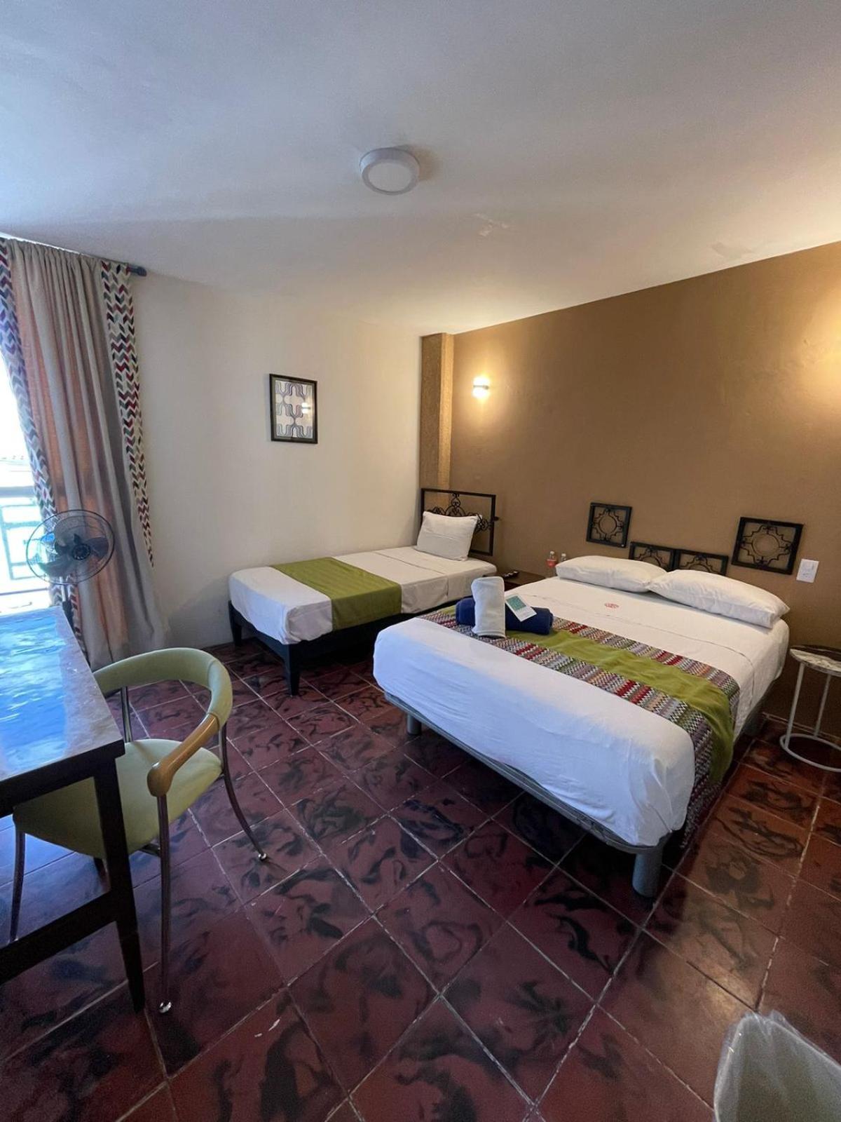 Hotel Flamingos Guadalajara Exteriör bild